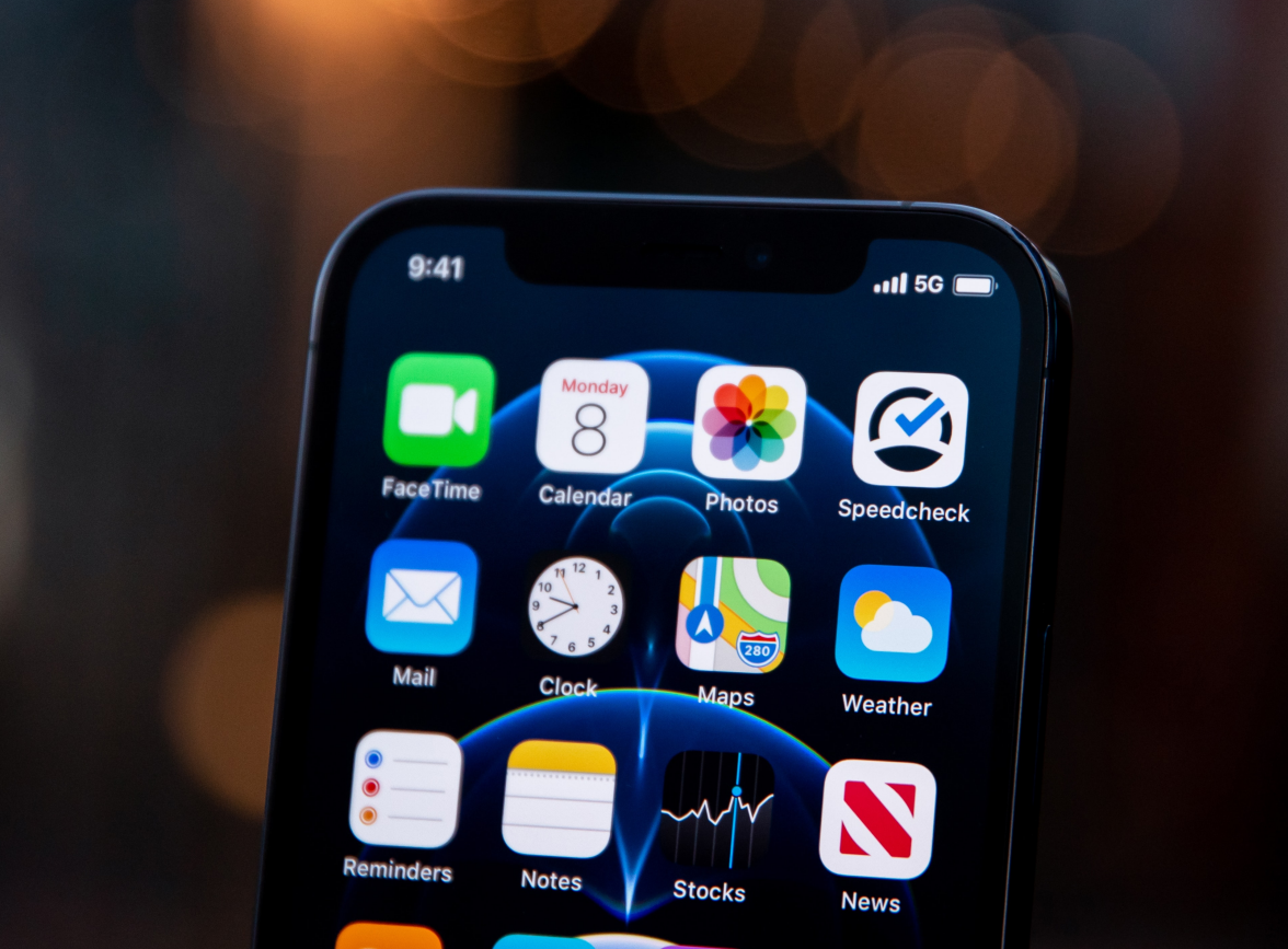 赤峰苹果手机维修分享为什么 iPhone 12 在冬季会自动关机 